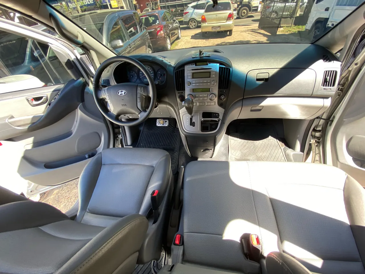 Hyundai Starex 2009 12 pasajeros | Full equipo