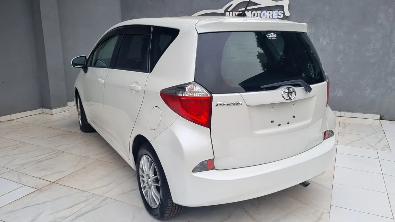 Toyota Ractis 2011