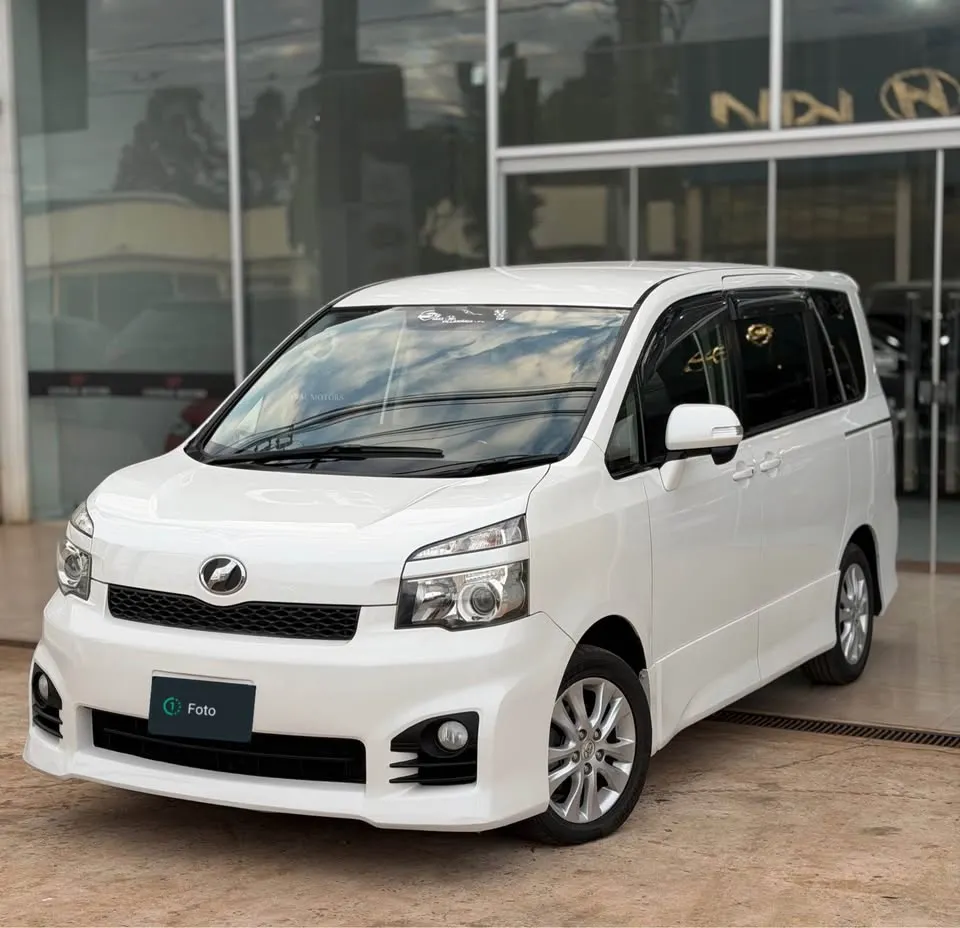 Toyota Voxy 2011
