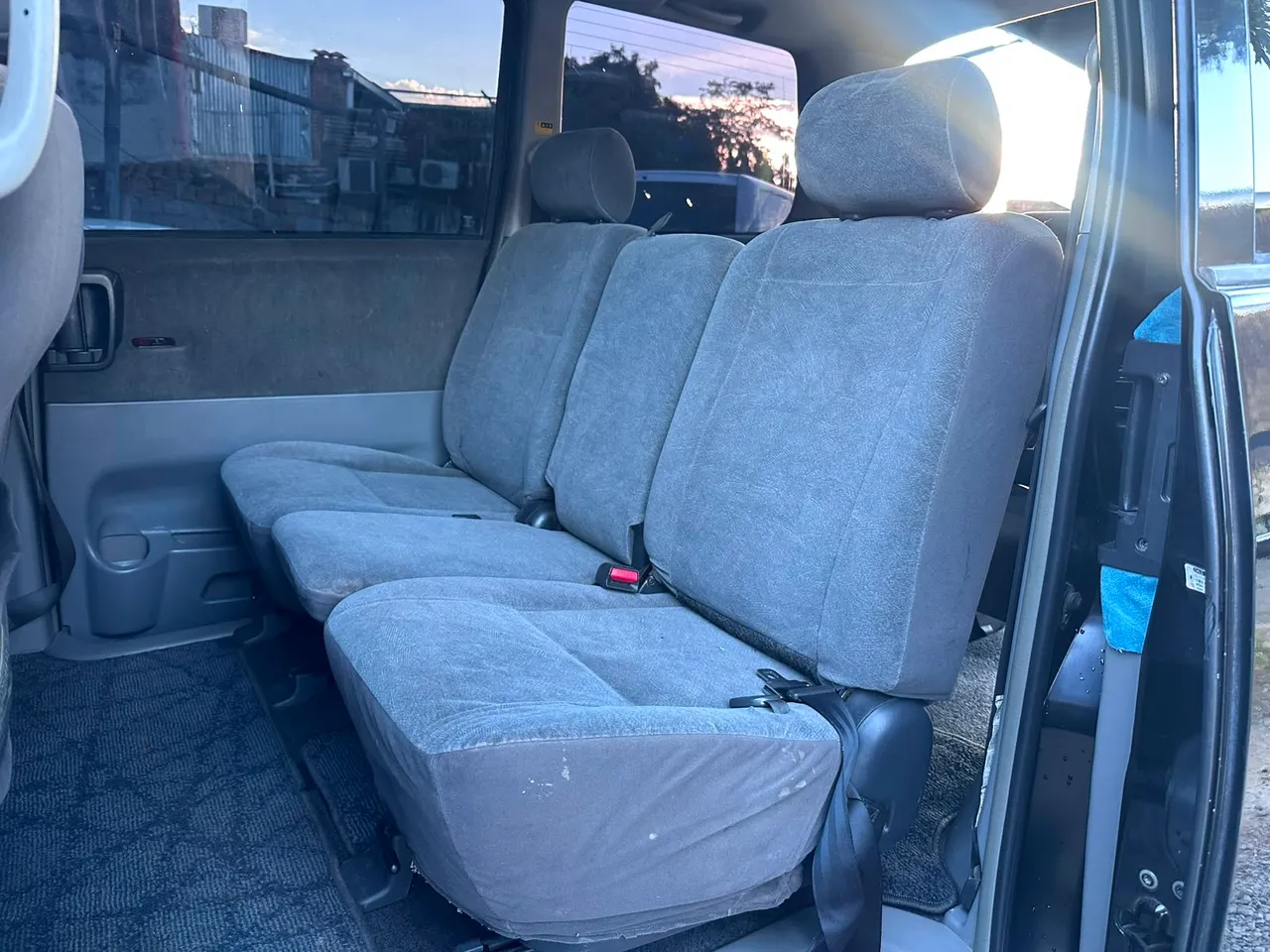 Toyota Noah 2005