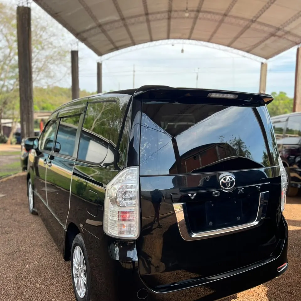 Toyota Voxy 2008
