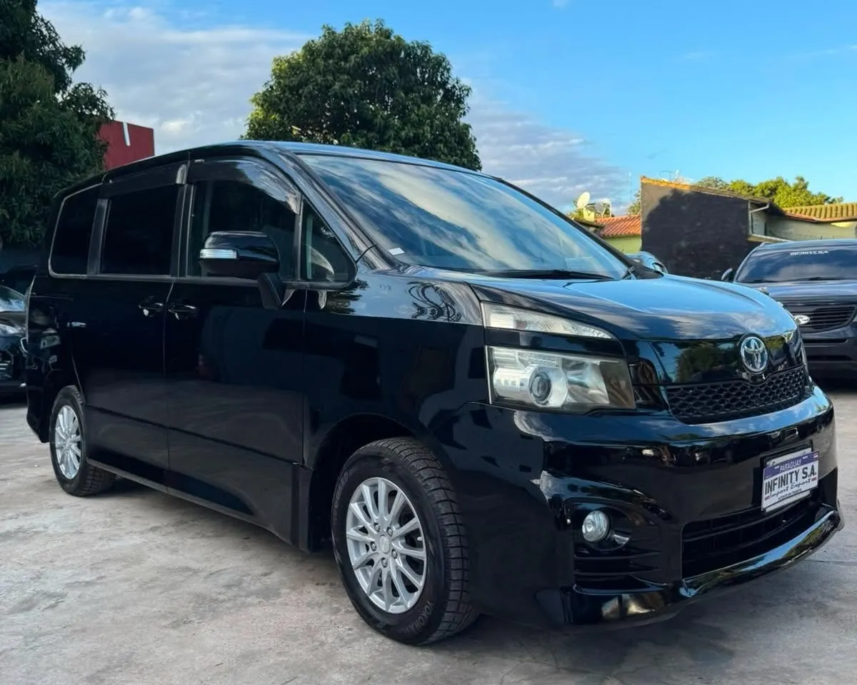 Toyota Voxy 2010
