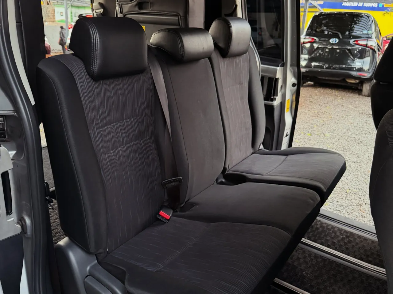 Toyota Voxy 2012 Valve Matic
