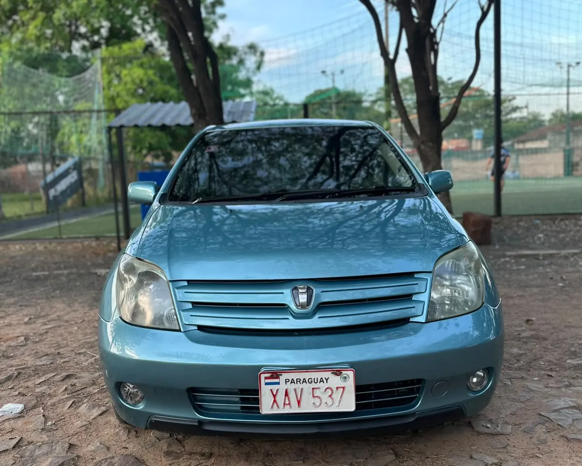 Toyota ist 2004