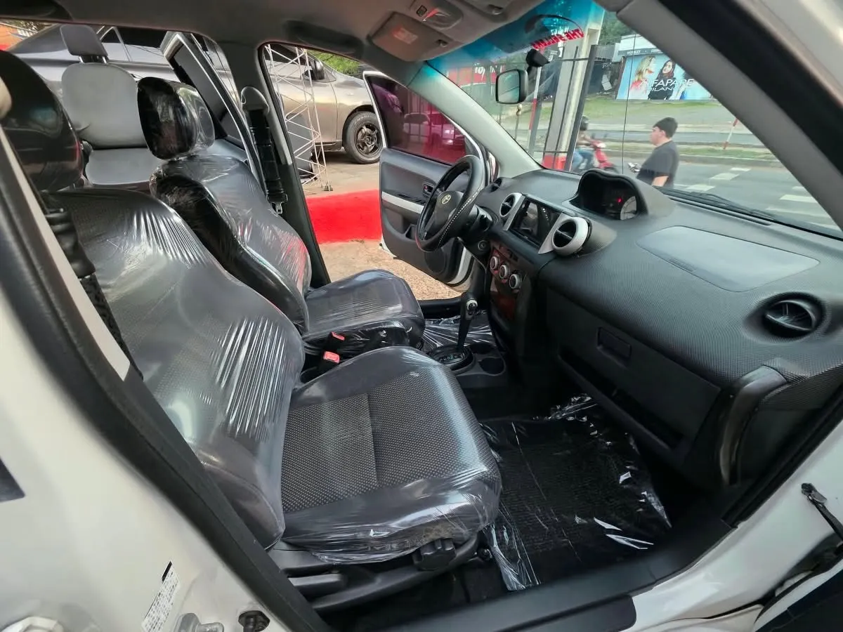 Toyota ist 2003