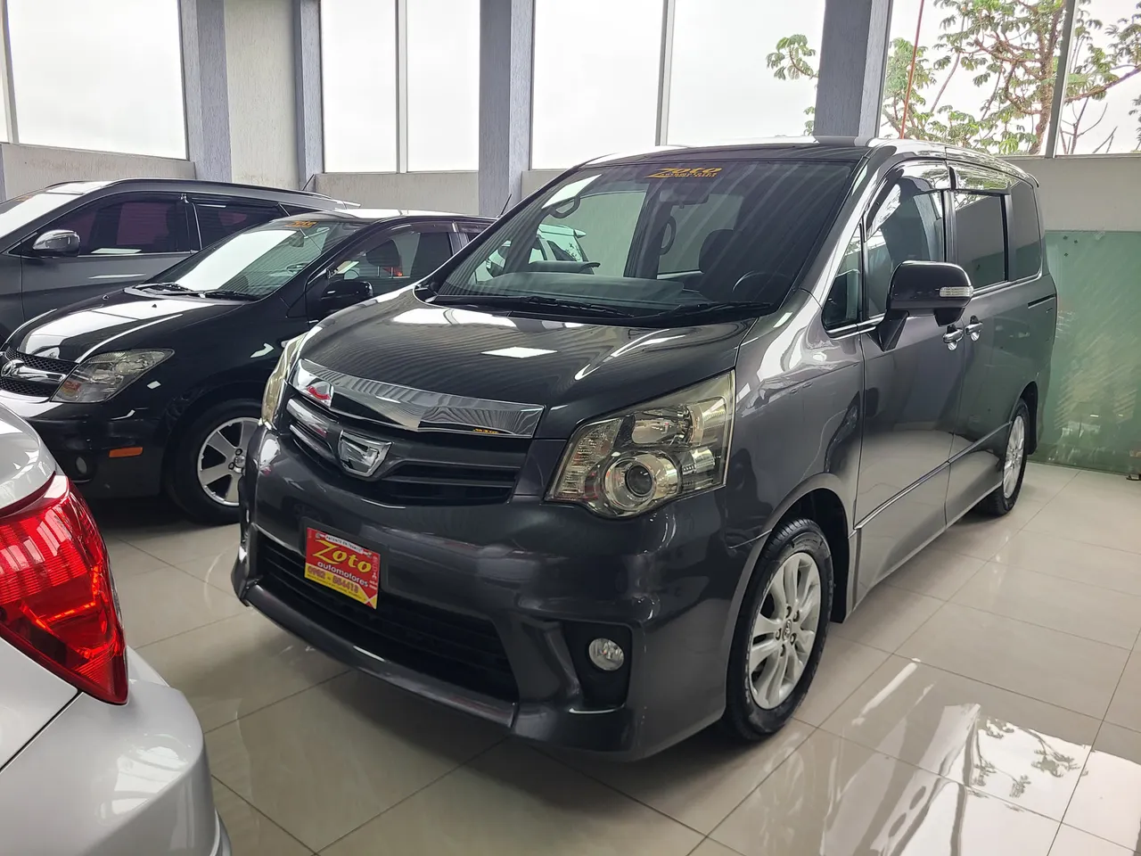 Toyota Noah 2010 2