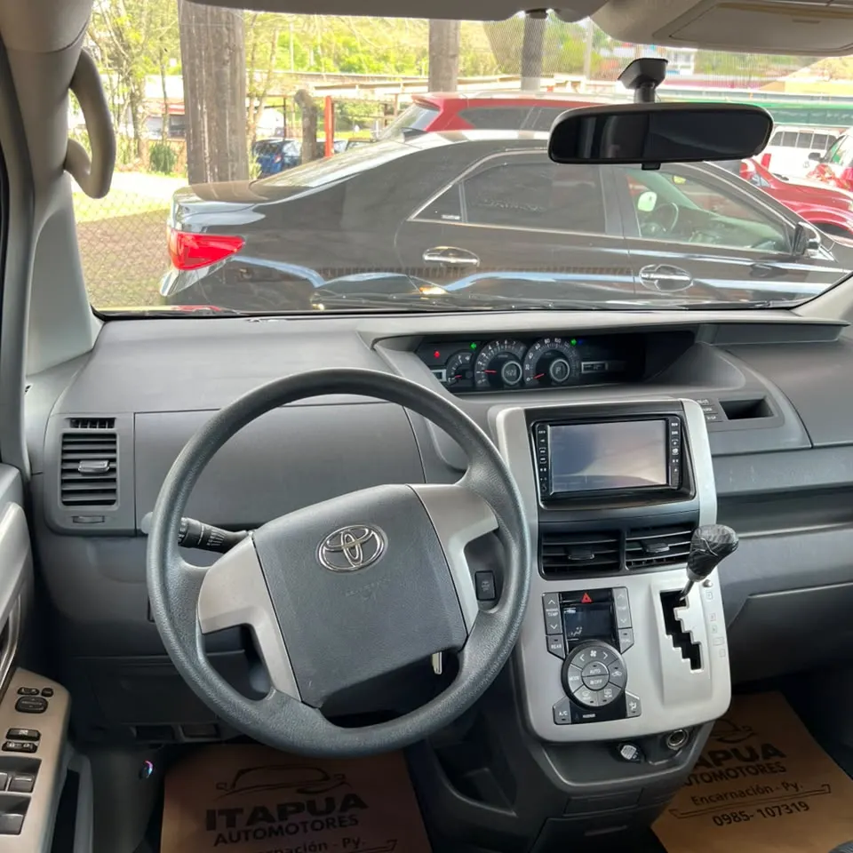 Toyota Voxy 2008