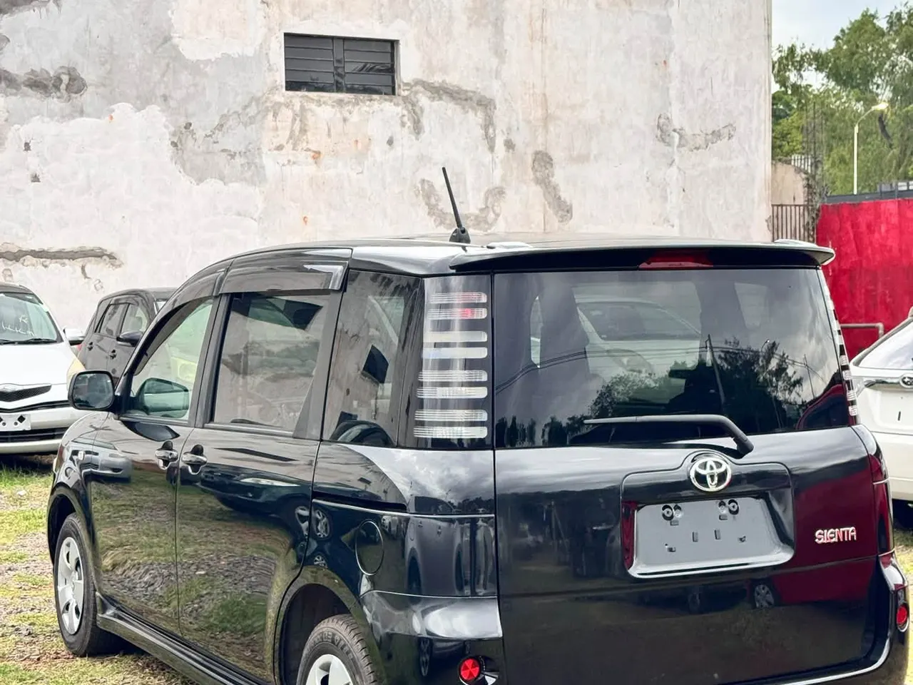 Toyota Sienta 2004