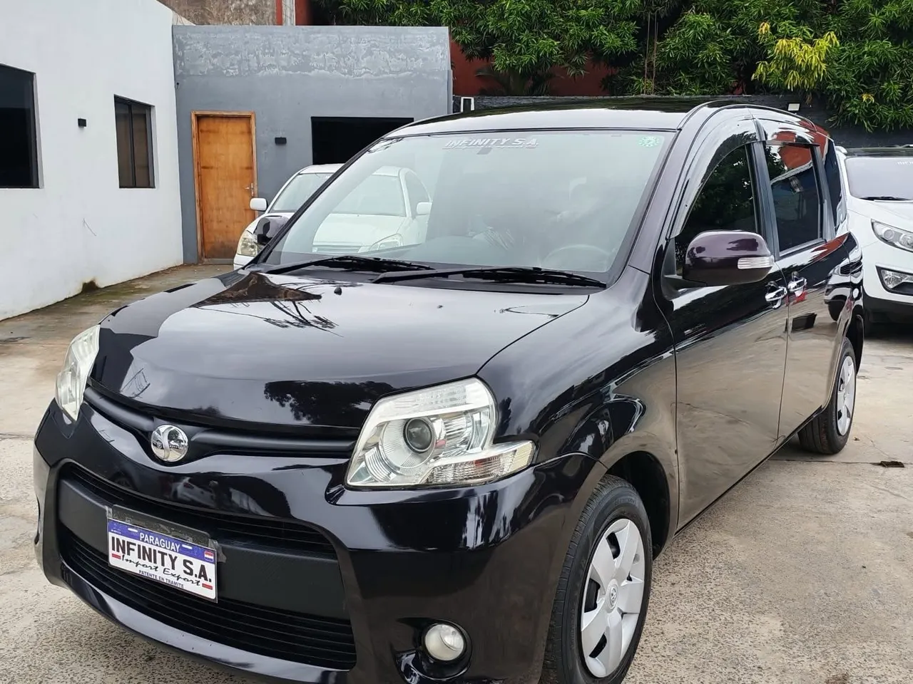 Toyota Sienta 2013