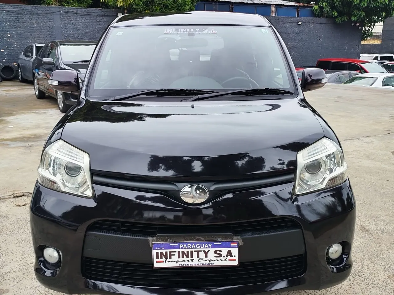 Toyota Sienta 2013
