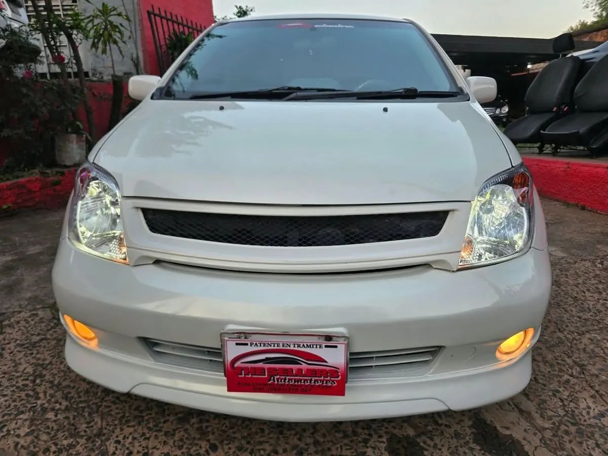 Toyota ist 2003