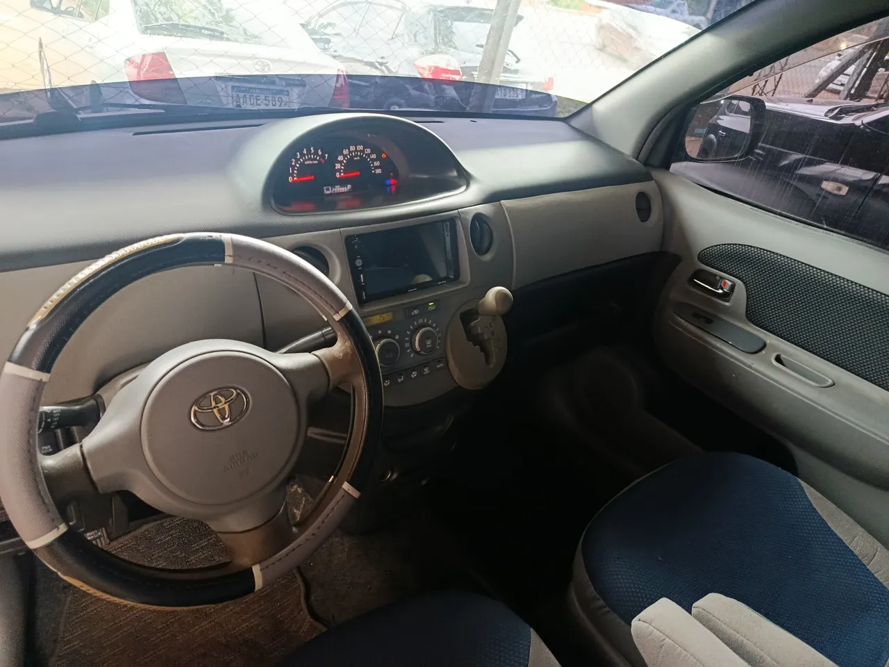 Toyota Sienta 2004 W