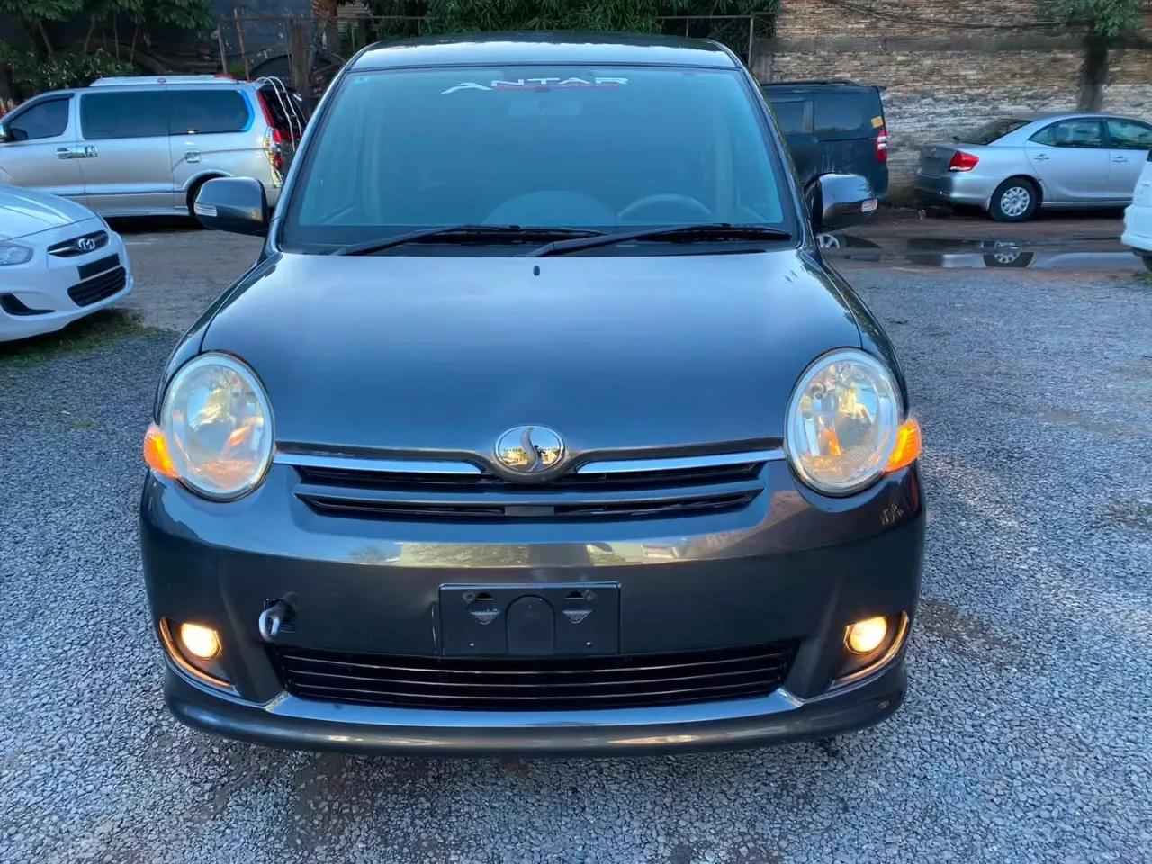 Toyota Sienta 2010