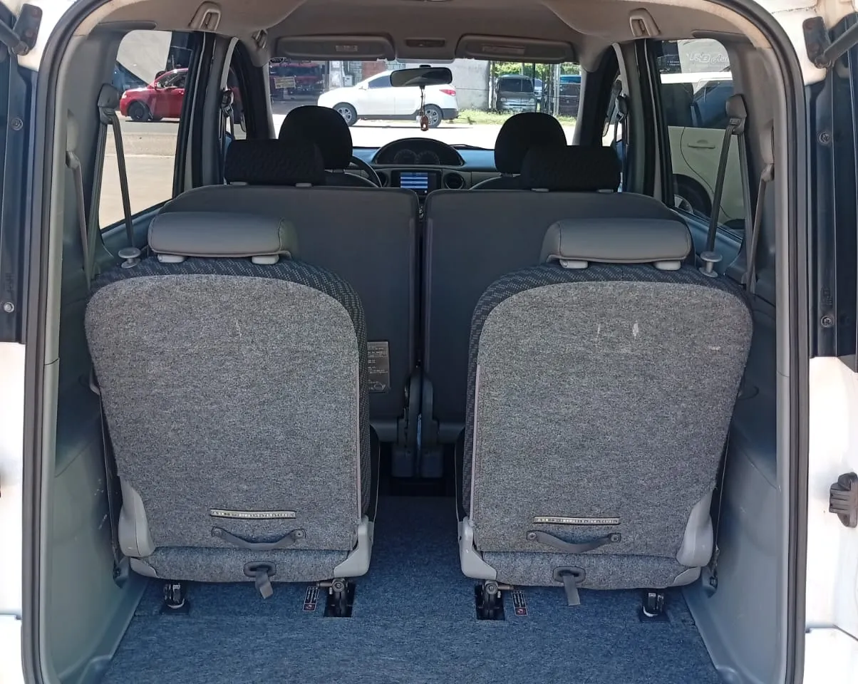Toyota Sienta 2007