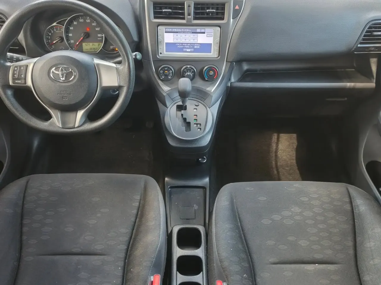 Toyota Ractis 2012