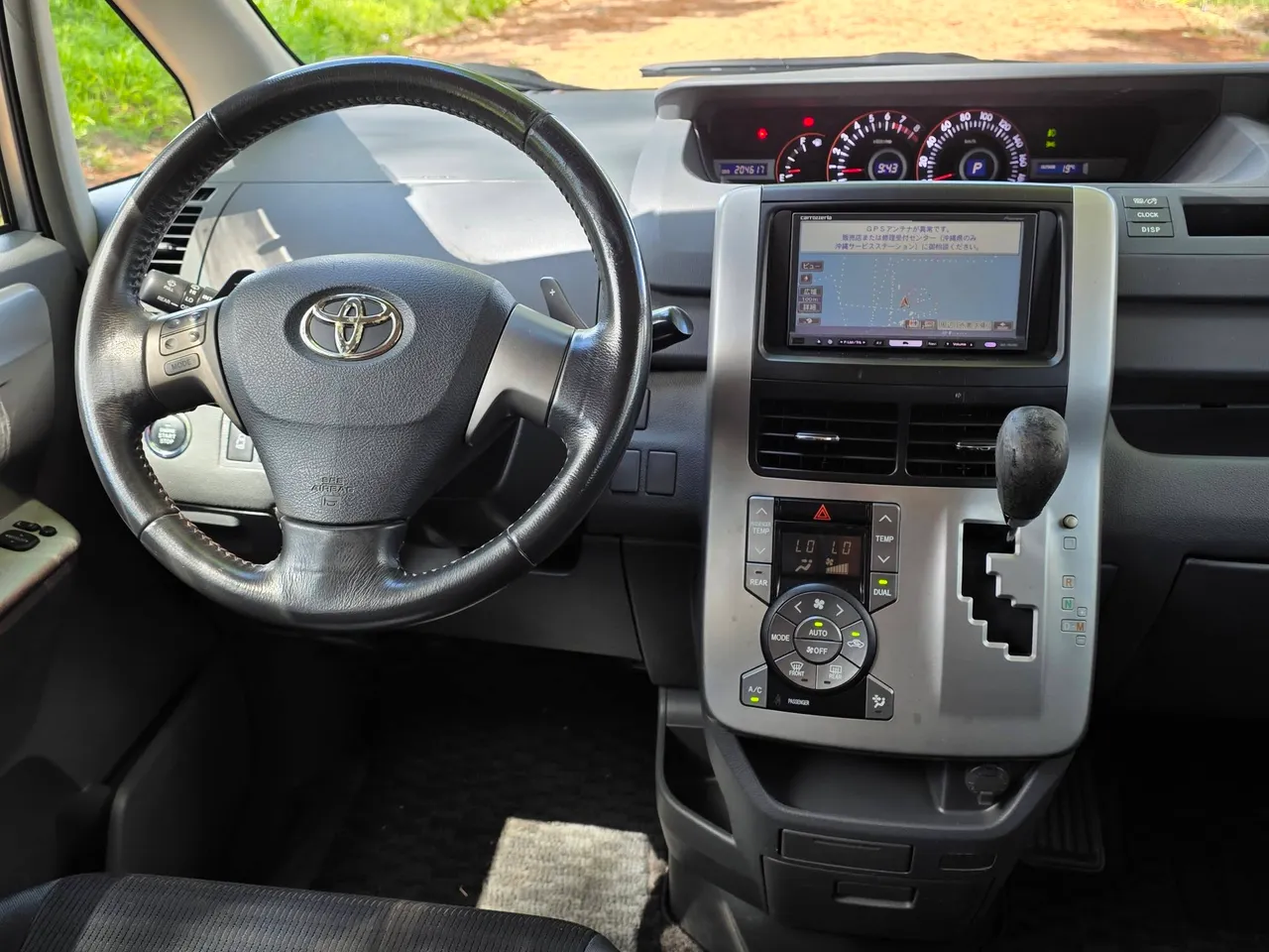 Toyota Voxy 2009