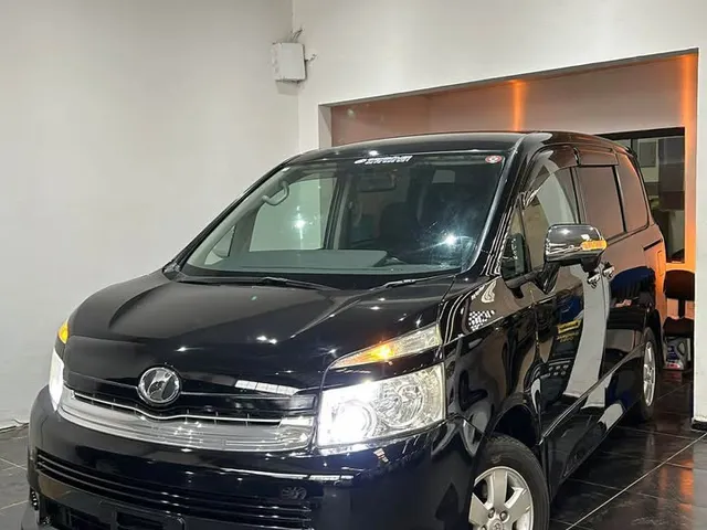 Toyota Voxy 2008