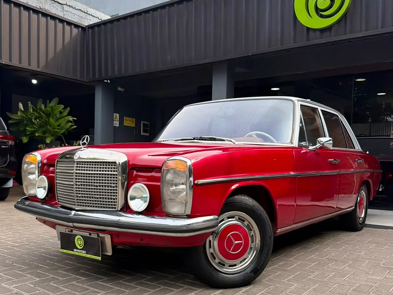 Mercedes-Benz Clase E 1974 240D /8 (W115), probable — confirmar versión exacta