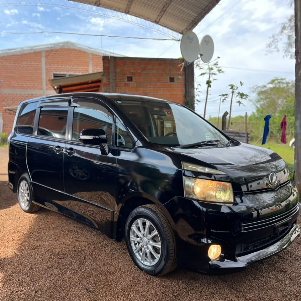 Toyota Voxy 2008