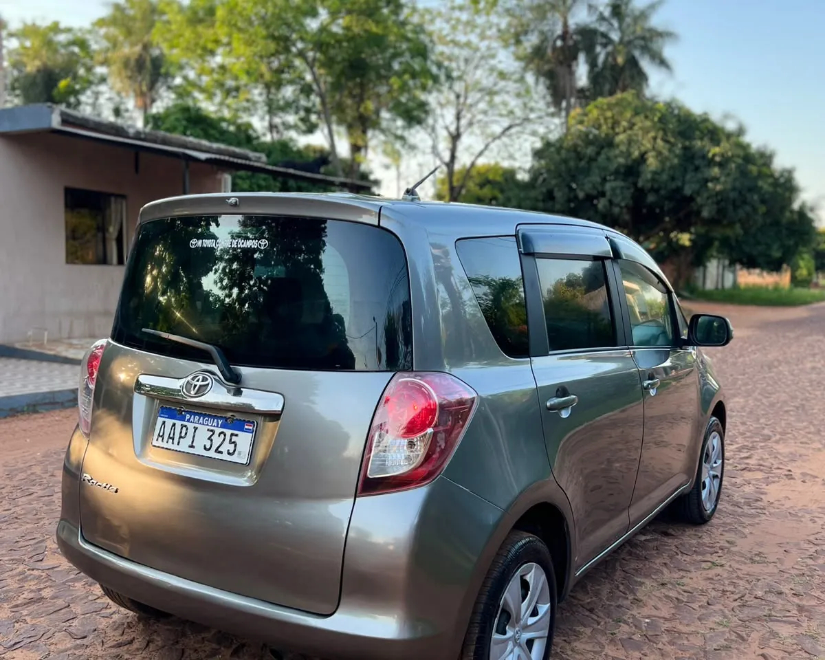 Toyota Ractis 2010