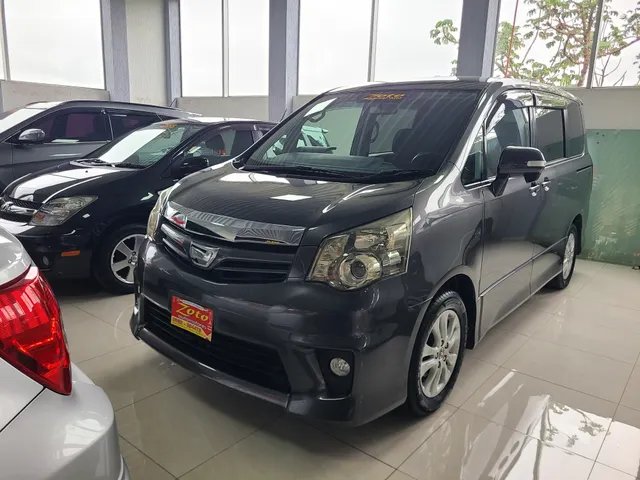 Toyota Noah 2010