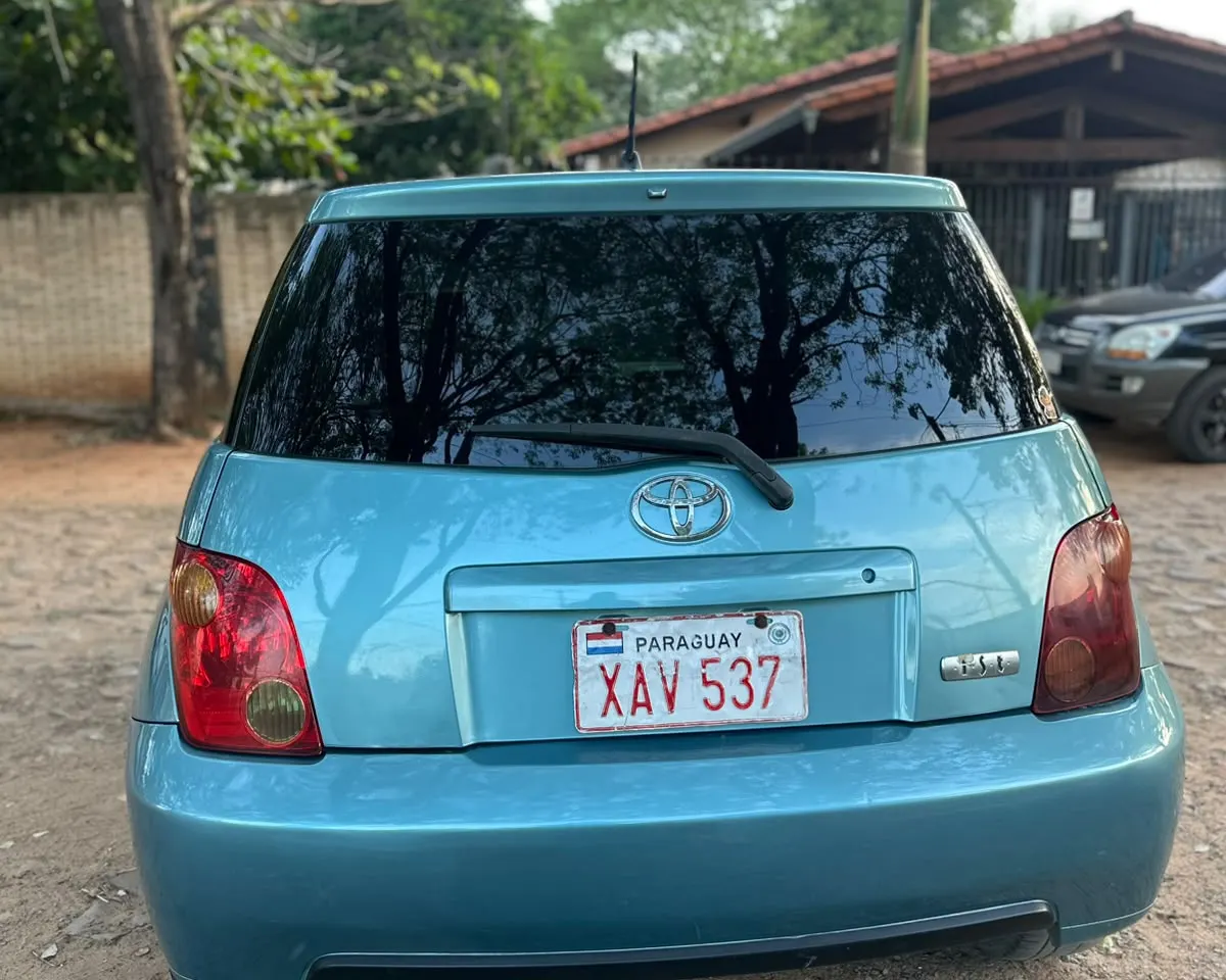 Toyota ist 2004