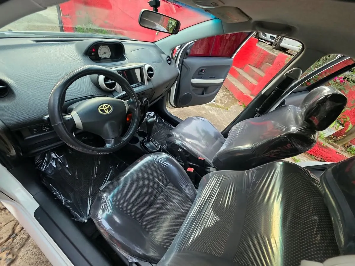 Toyota ist 2003