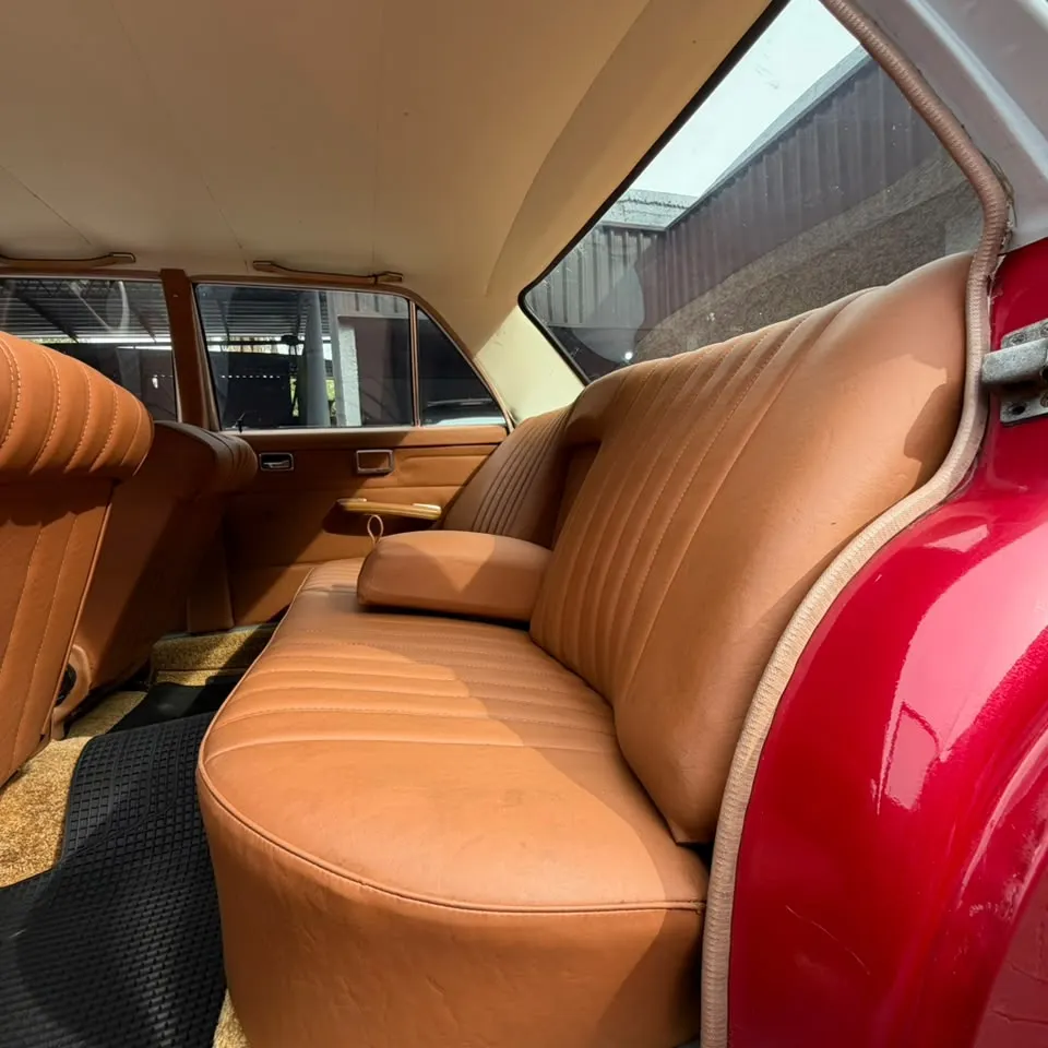 Mercedes-Benz Clase E 1974 240D /8 (W115), probable — confirmar versión exacta