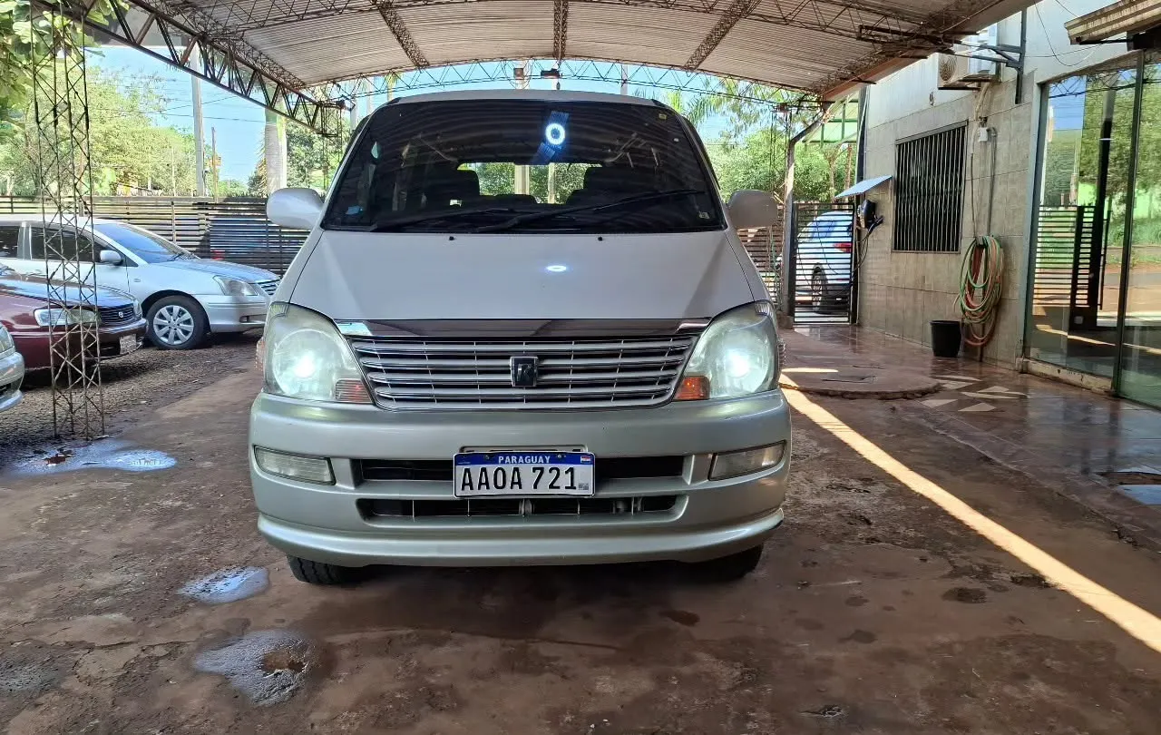 Toyota Regius 2002