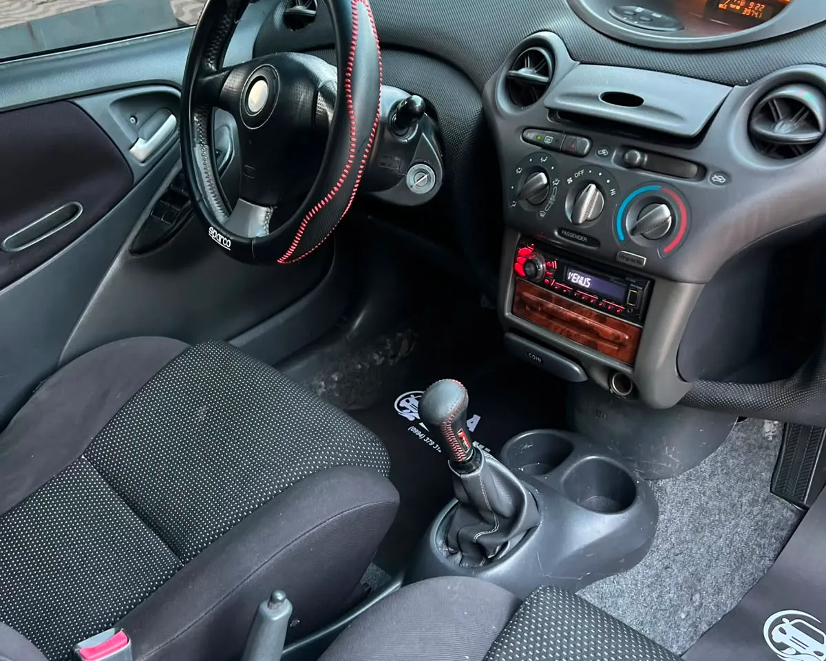 Toyota Vitz 2002