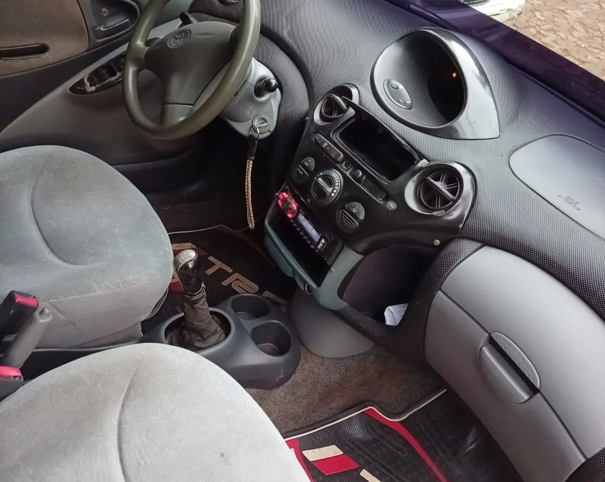 Toyota Vitz 2000