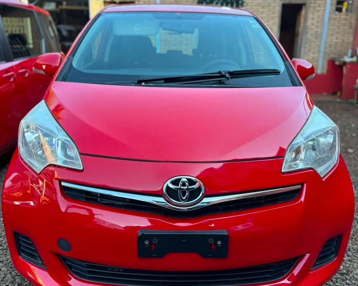 Toyota Ractis 2012