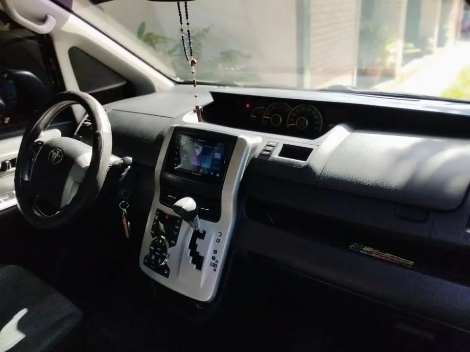 Toyota Voxy 2011 2.0 GS