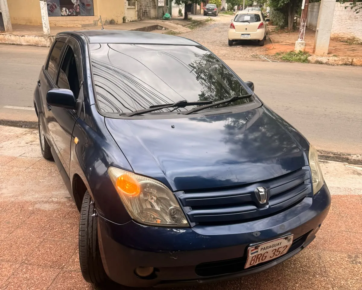 Toyota ist 2004
