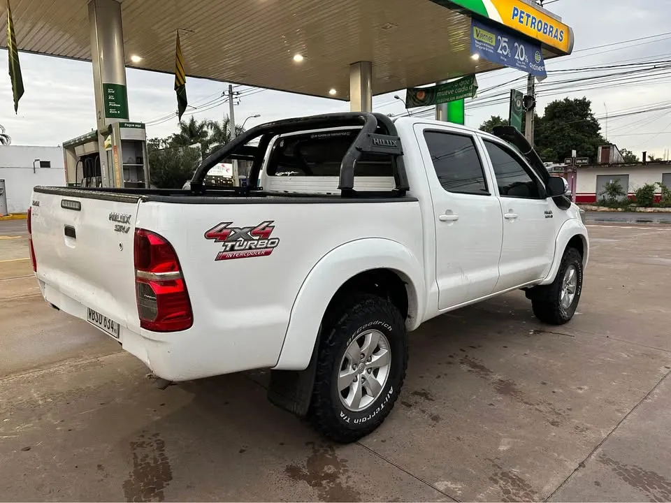 Toyota Hilux 2014 Full