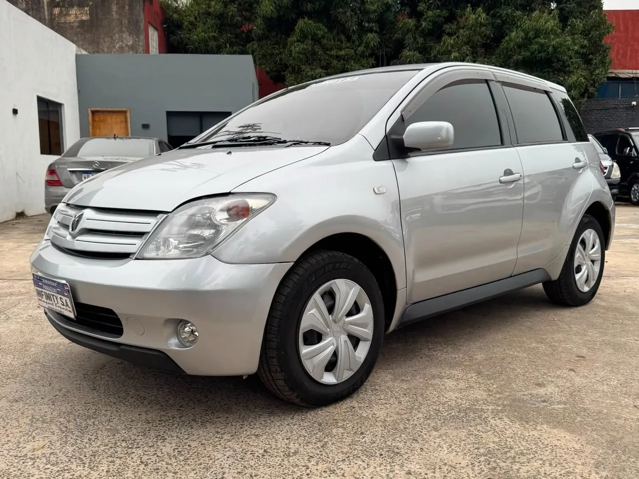 Toyota ist 2006