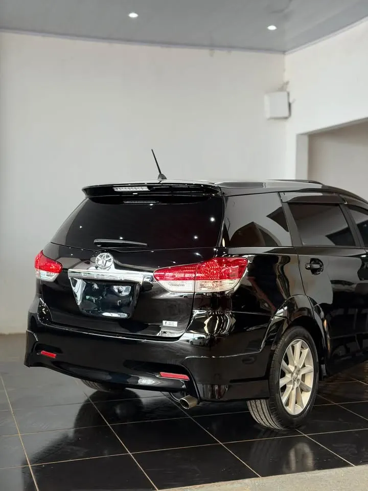 Toyota Wish 2012