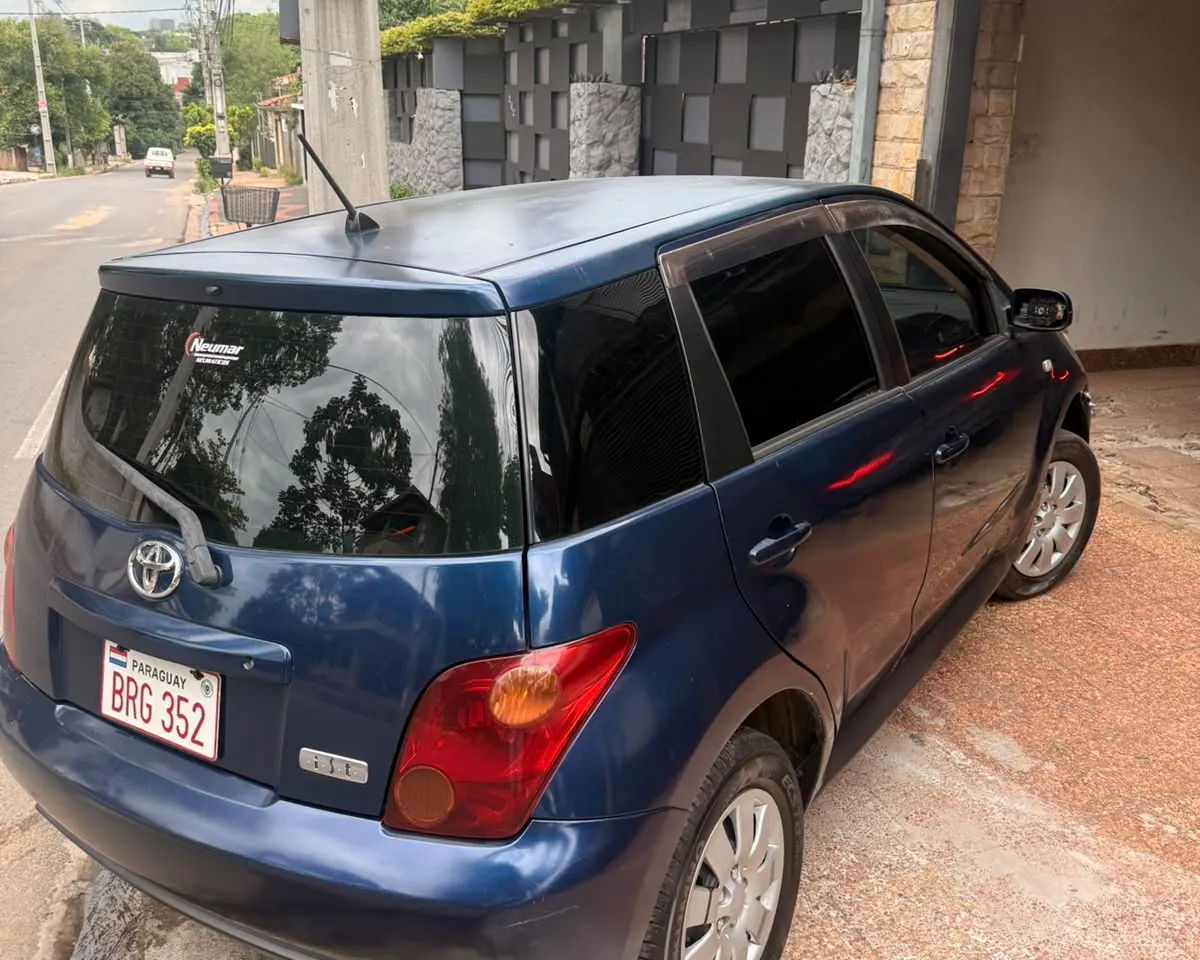 Toyota ist 2004