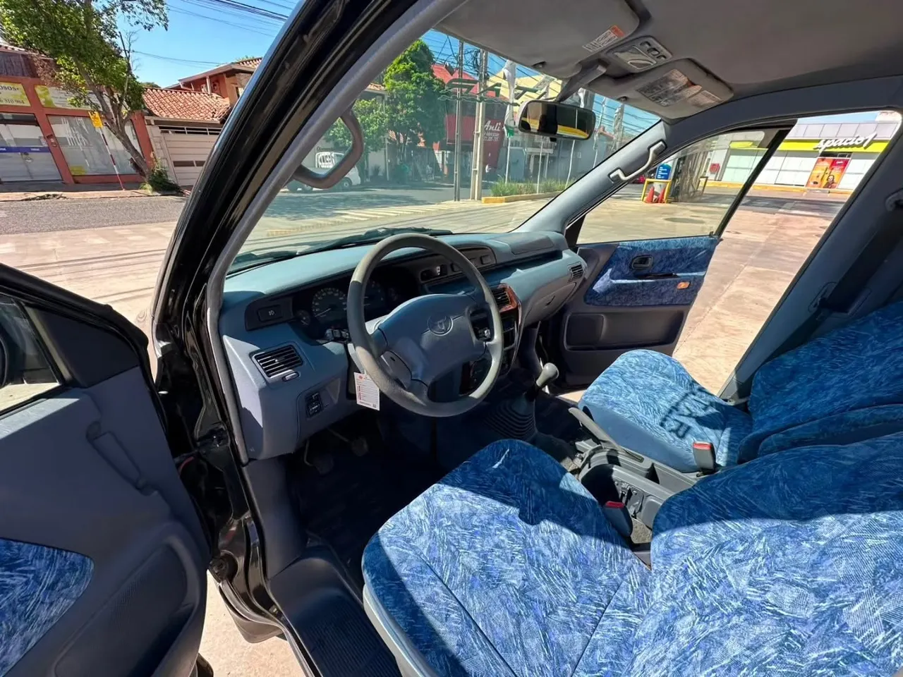 Toyota Noah 1998