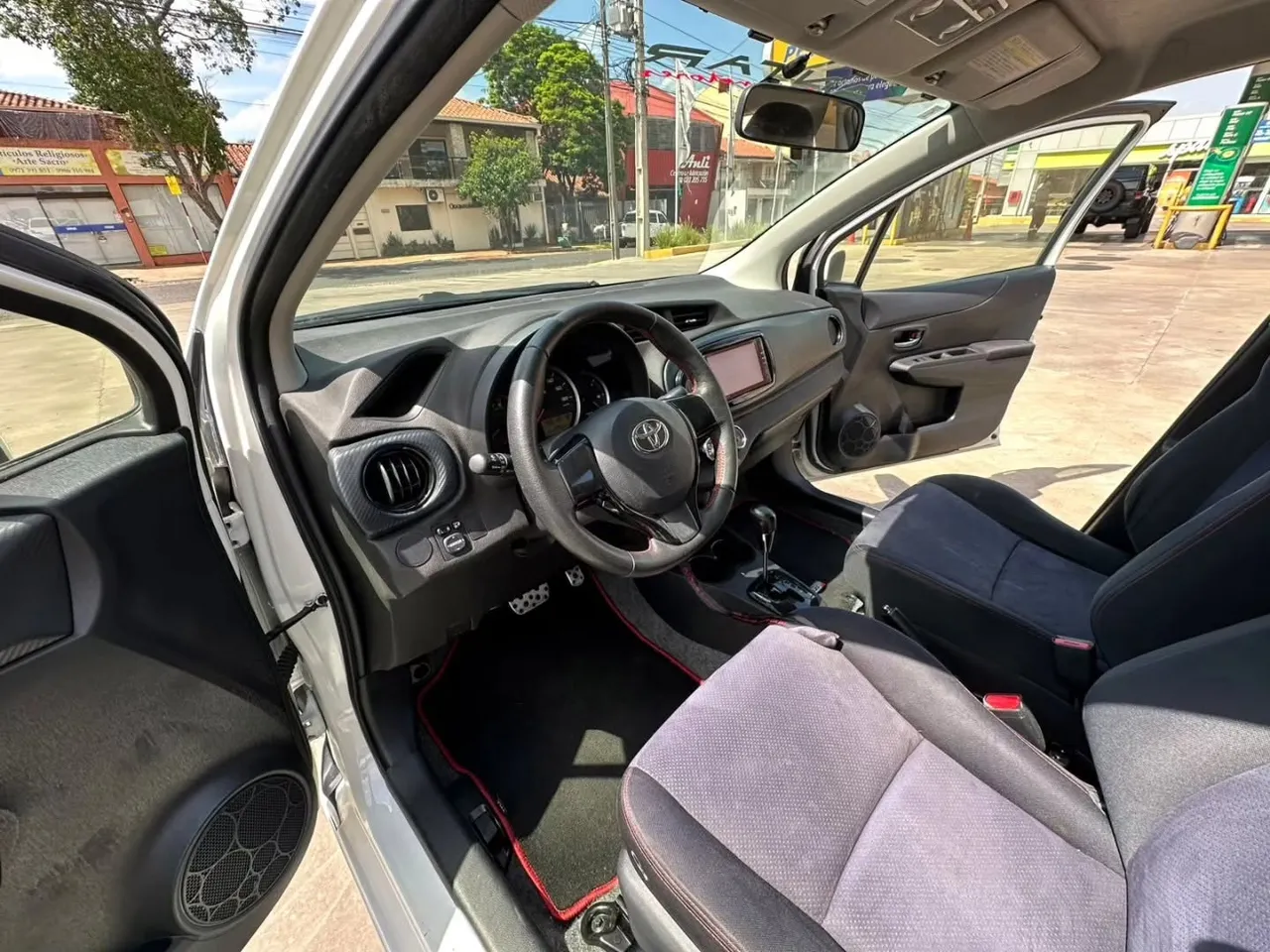 Toyota Vitz 2012