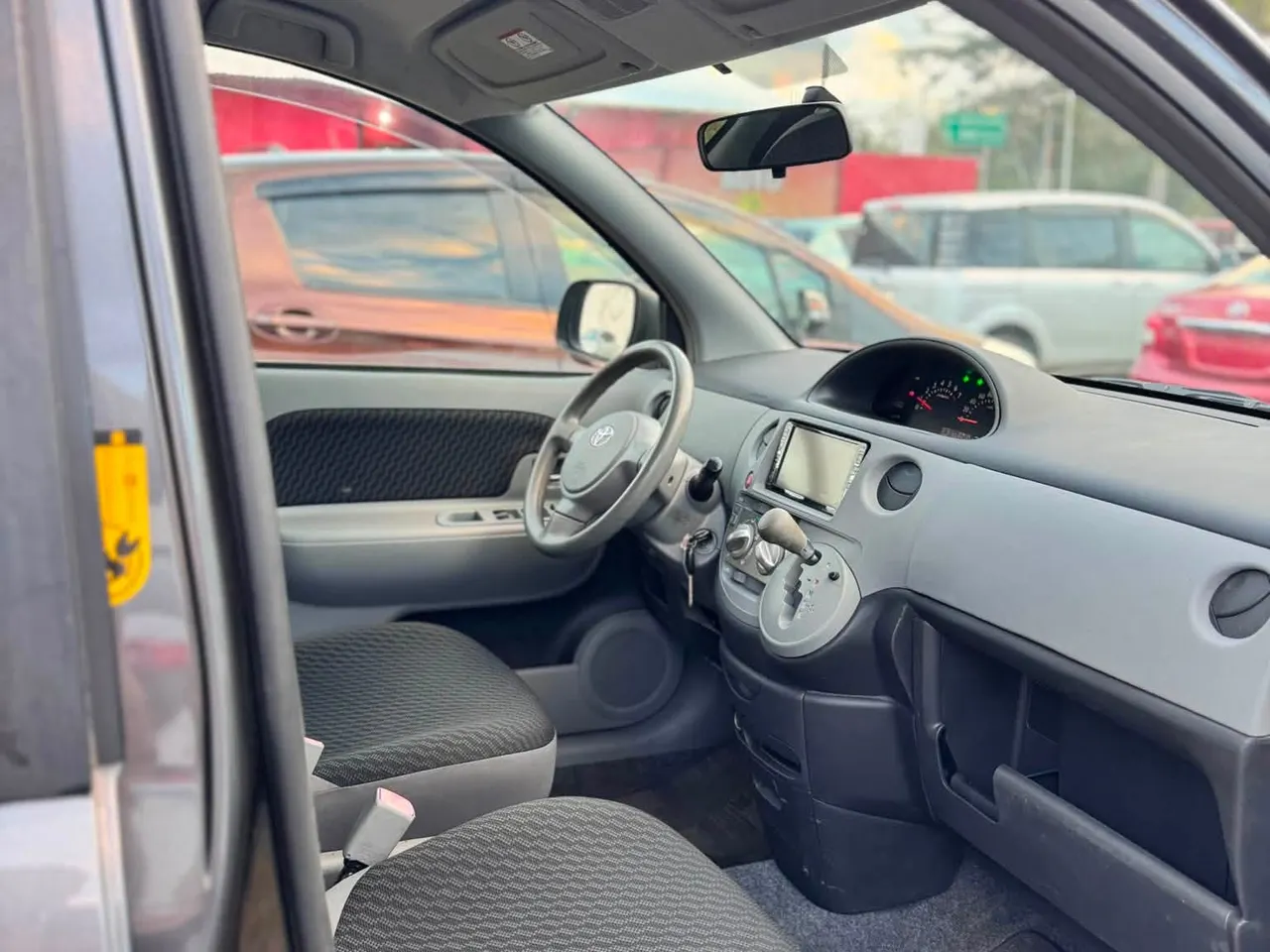 Toyota Sienta 2007