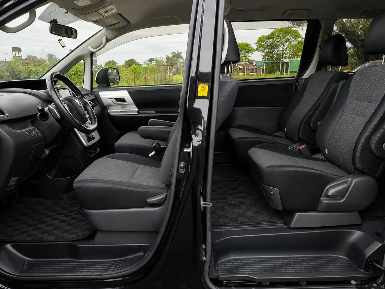 Toyota Voxy 2010