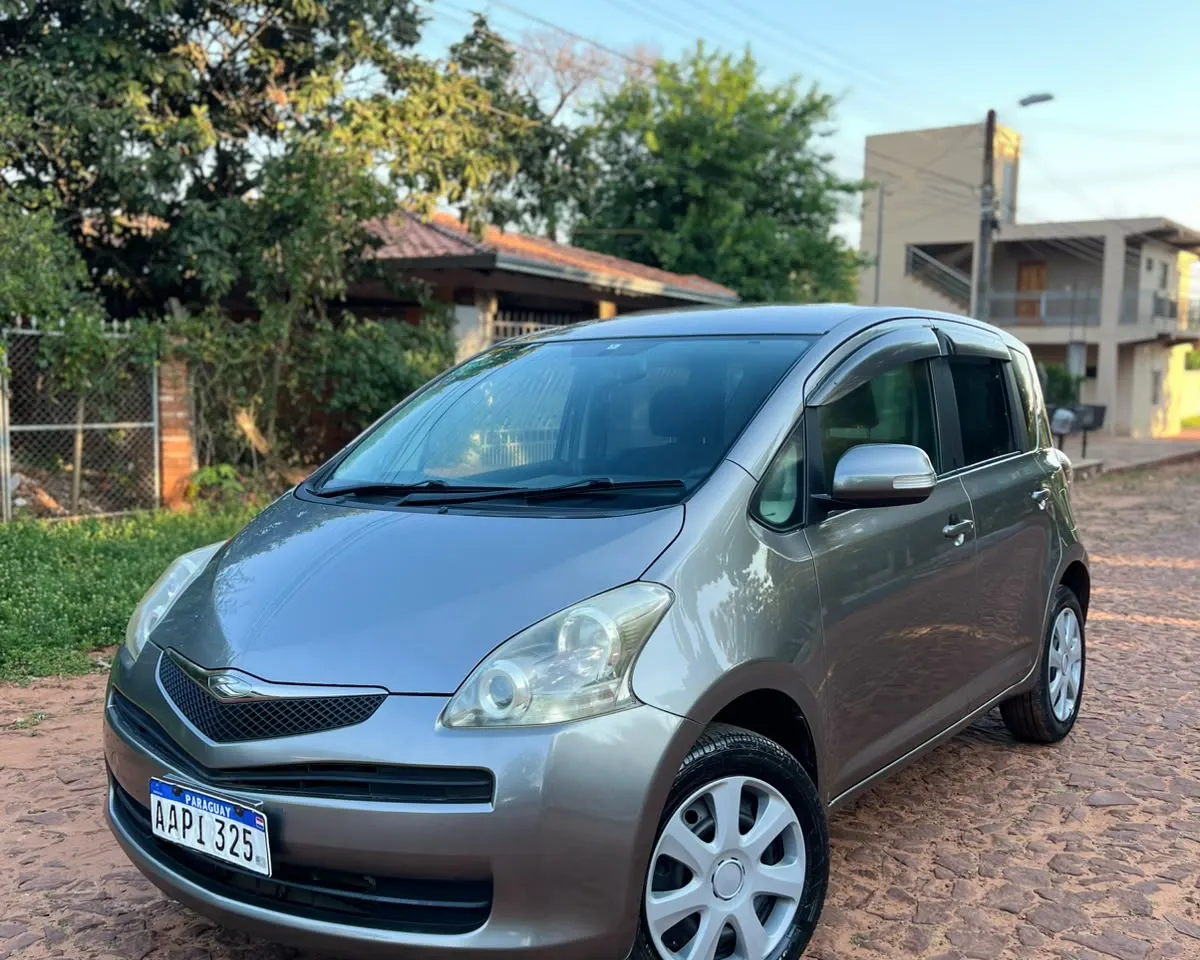 Toyota Ractis 2010