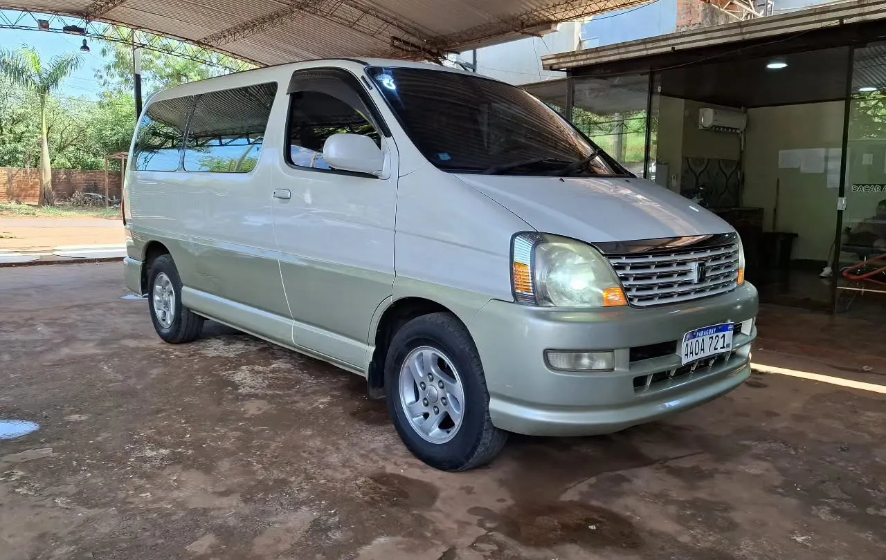 Toyota Regius 2002