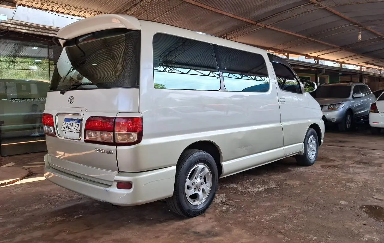 Toyota Regius 2002