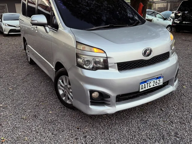 Toyota Voxy 2012