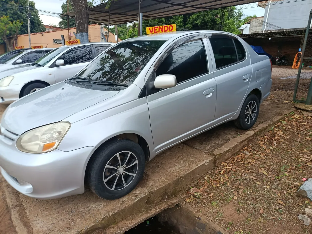 Toyota Platz 2002 1