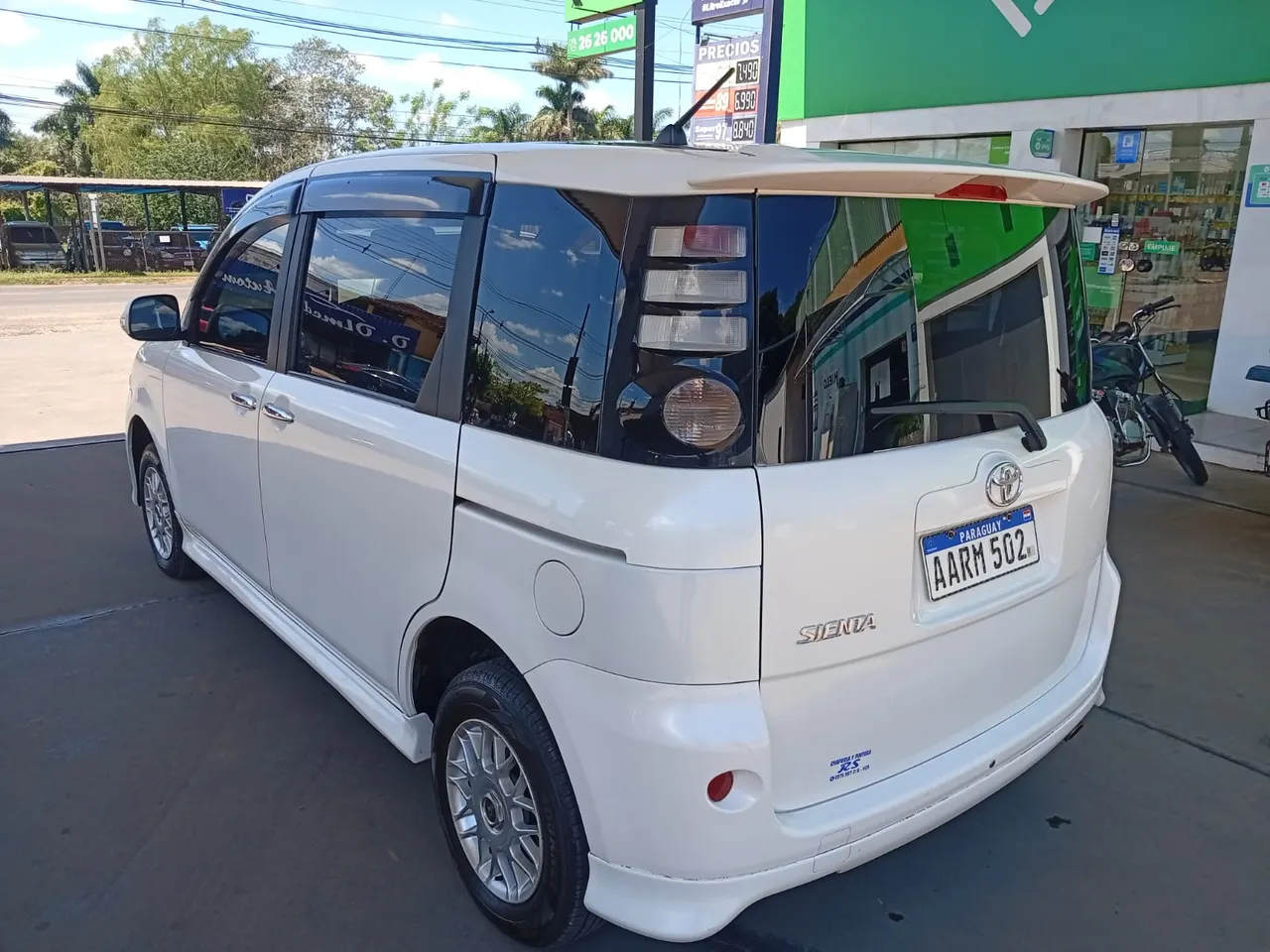 Toyota Sienta 2007