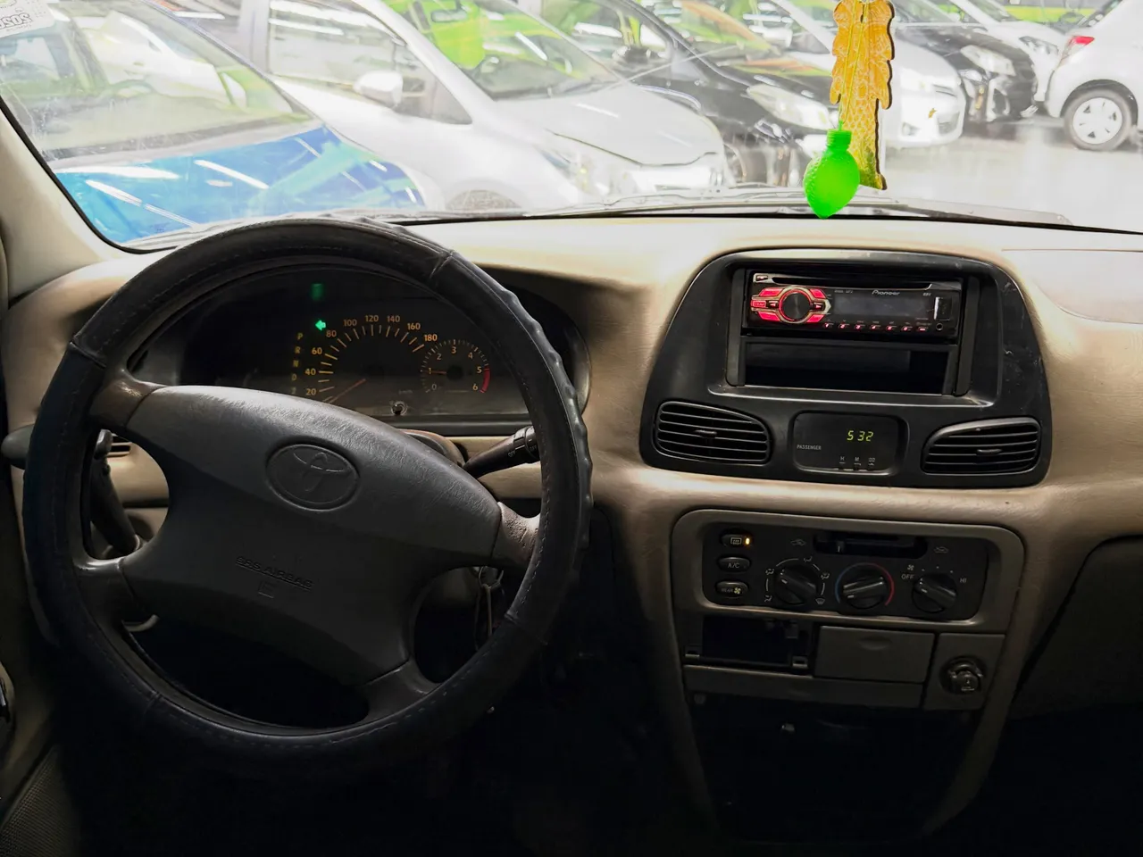 Toyota Noah 2000