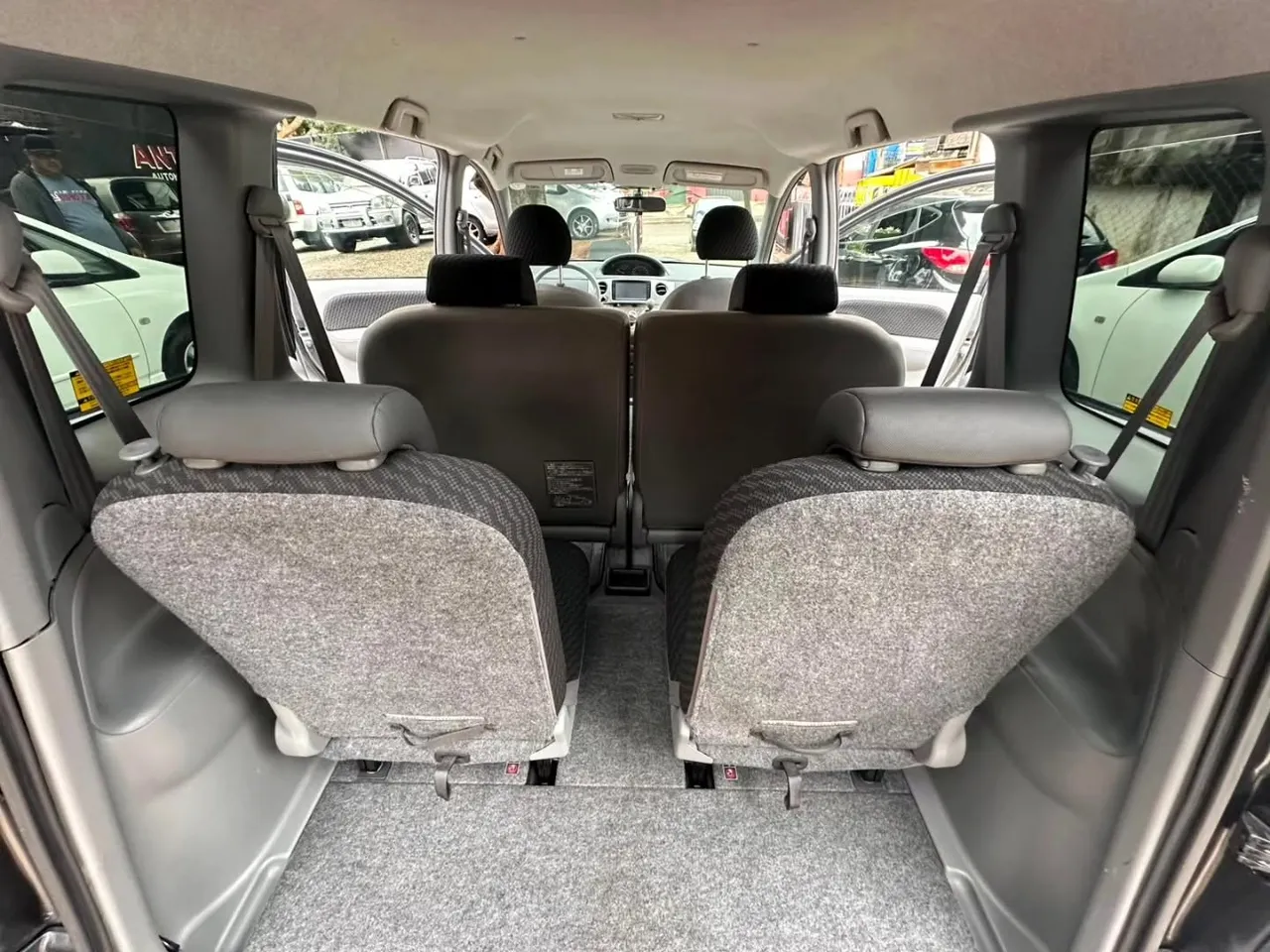 Toyota Sienta 2008